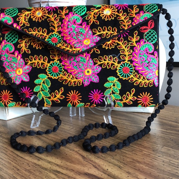VIBRANT Crossbody/Clutch - Picture 5 of 15